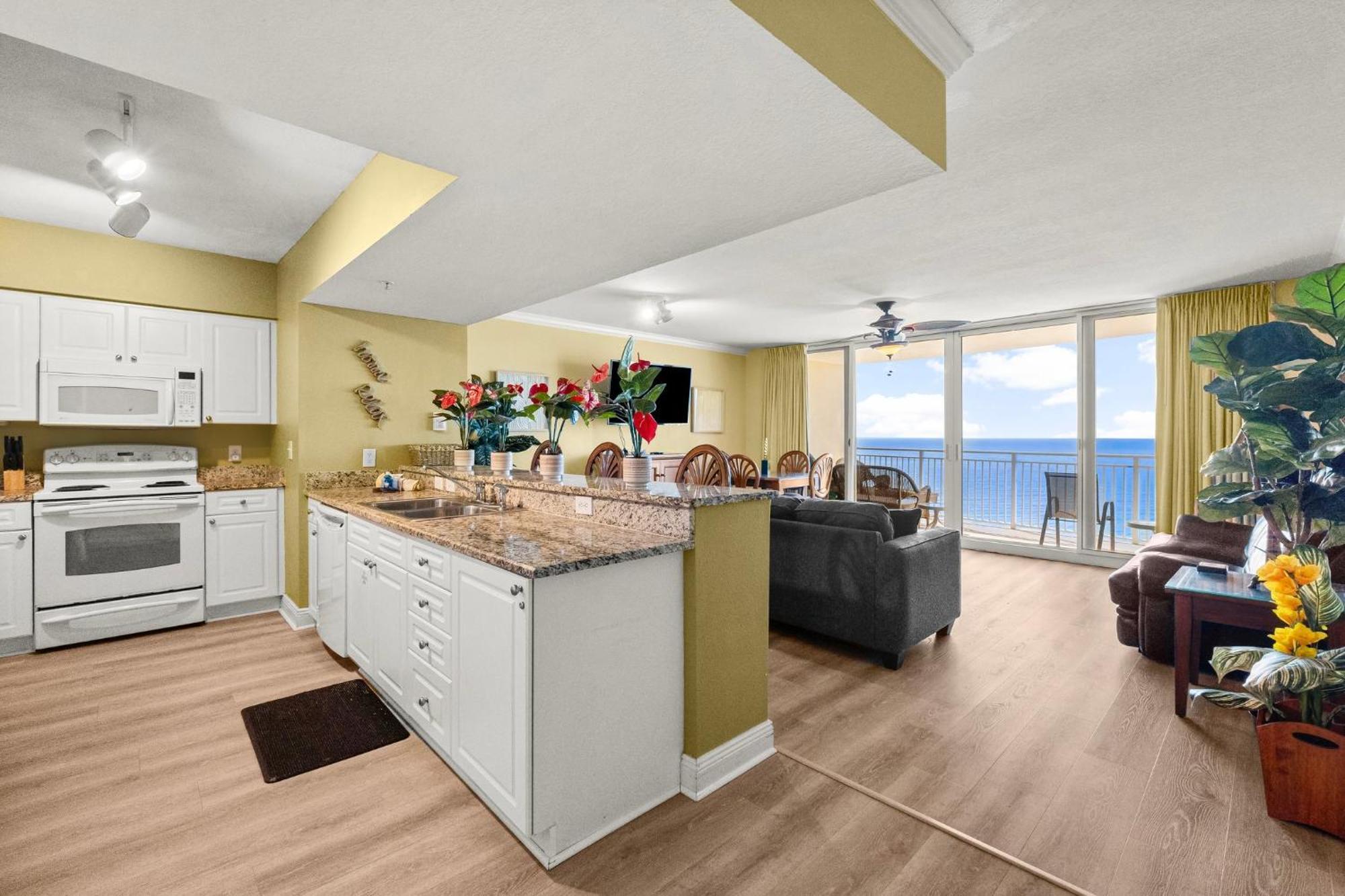 Beautiful Beachfront Paradise! Emerald Beach Resort Panama City Beach Εξωτερικό φωτογραφία
